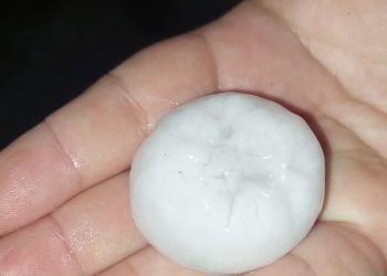 Jučerašnji grad uništio useve u okolini Kraljeva, stradale kuće i automobili