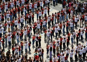 PLES KRALJEVAČKIH MATURANATA SUTRA U PODNE KOD “MILUTINA”