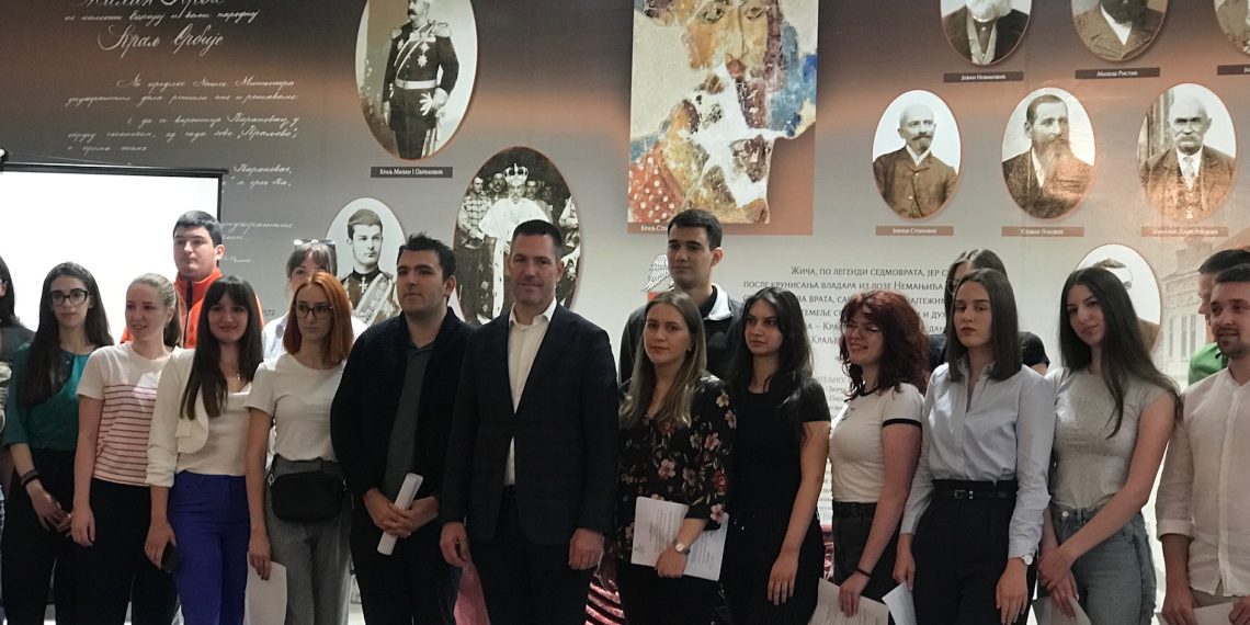 Pedeset najboljih studenata Kraljeva dobilo stipendije grada