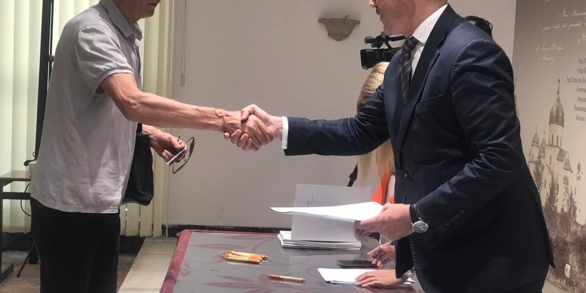 Potpisani ugovori između grada Kraljeva i 91 domaćinstva za poboljšanje energetske efikasnosti