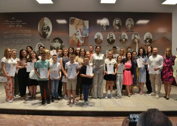 Više od dve stotine kraljevačkih đaka dobilo Vidovdansku nagradu