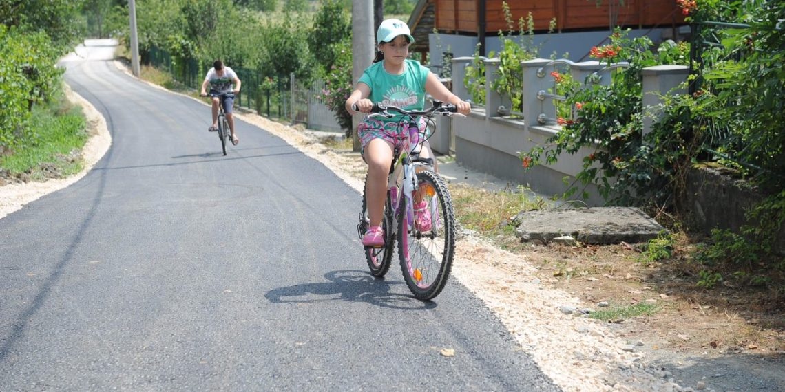 Za svako selo najvažniji je put – Terzić obišao radove na putu u Godačici
