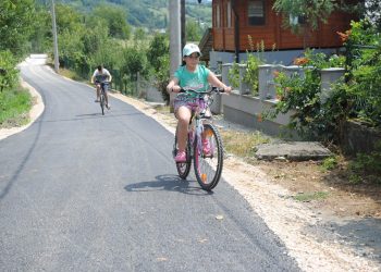 Za svako selo najvažniji je put – Terzić obišao radove na putu u Godačici