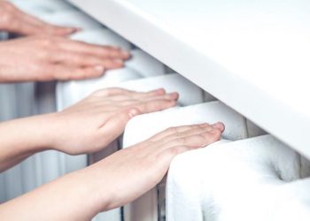 Kraljevčane jutros probudili topli radijatori – Startovala grejna sezona