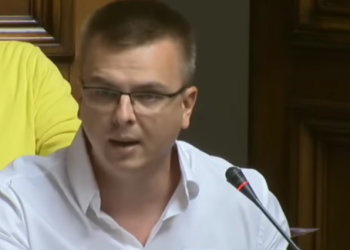 Parandilovićev vođa opozicije u Kraljevu prijavljen za nasilje u porodici, pretio supruzi da će je ubiti! Incident se dogodio pred decom