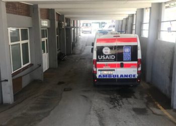 Tragedija u Kraljevu – Ženu na radnom mestu pregazio viljuškar, preminula od zadobijenih povreda