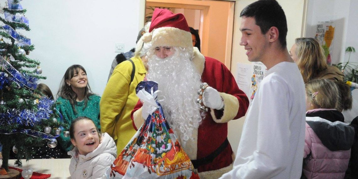 Svako dete treba da dobije novogodišnji paketić – Prigodni pokloni za korisnike Centra lokalnih usluga