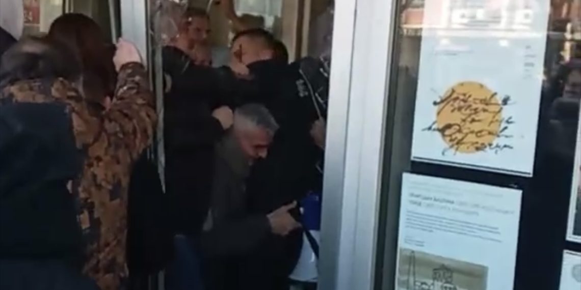 Demoliran ulaz u Gradsku kuću Kraljeva