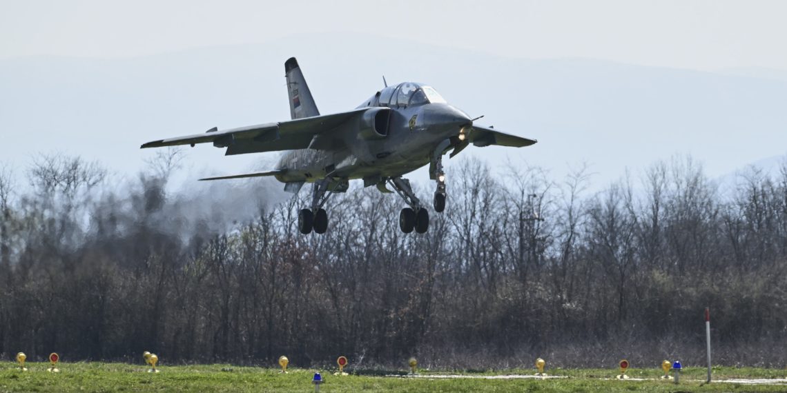 Na aerodromu “Morava” u toku borbena obuka pilota jurišnih aviona “orao”