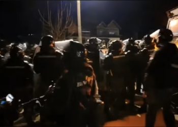 Haos u selu Miločaj – Policija obezbeđivala skup, incidenti ispred Mesne zajednice