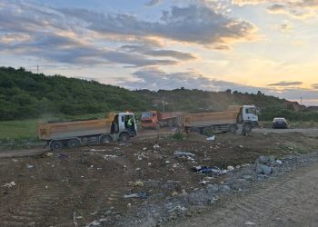 Preduzimaju se sve mere kako bi požar na gradskom smetlištu Kulagića ada bio ugašen