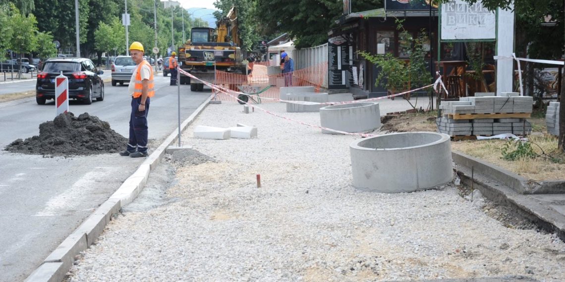 U toku sanacija trotoara u ulici Vojvode Putnika