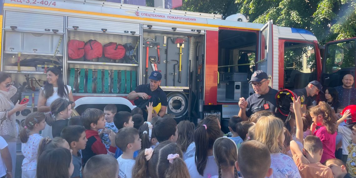 Vatrogasci u Kraljevu obeležili slavu sa najmlađim sugrađanima