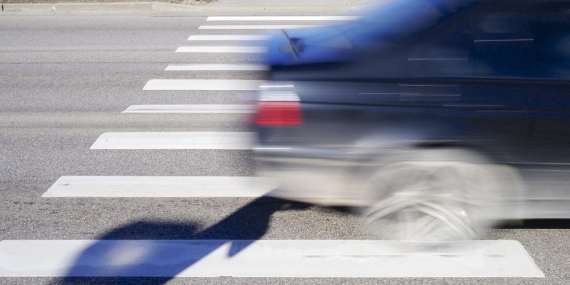 Devojka (18) teško povređena na pešačkom prelazu, vozač (24) uhapšen