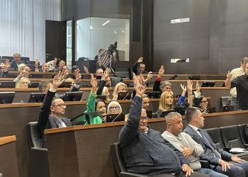 Sednicu kraljevačke Skupštine obeležili incidenti – do kraja usvojeno 60 tačaka dnevnog reda