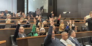 Sednicu kraljevačke Skupštine obeležili incidenti – do kraja usvojeno 60 tačaka dnevnog reda