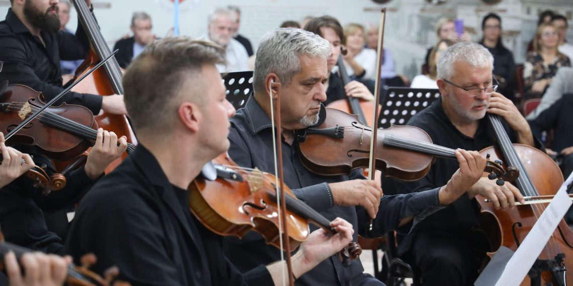 Trijumf klasike u Kraljevu: Kamerni orkestar priredio veče za pamćenje