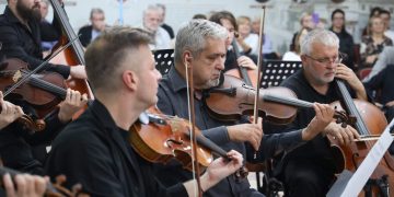 Trijumf klasike u Kraljevu: Kamerni orkestar priredio veče za pamćenje