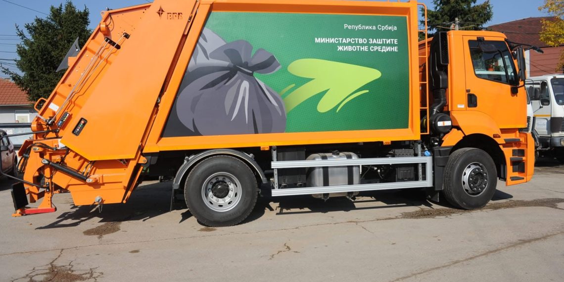 Kraljevo dobilo novi kamion za sakupljanje otpada od Ministarstva zaštite životne sredine
