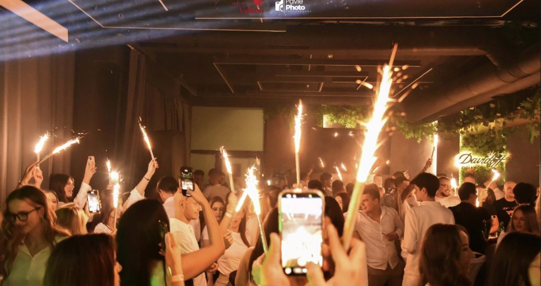 Nova energija u Kraljevu: ‘Ajde da se volimo’ menja pravila žurke